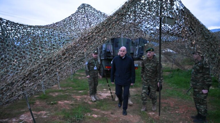 Επιθεώρηση Δένδια στις συστοιχίες Patriot των Χανίων