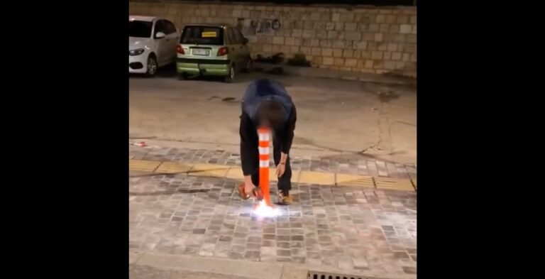 Ηράκλειο: Παρέμβαση του Ρουβίκωνα στα Ενετικά Τείχη για το «λουκέτο» στους χώρους στάθμευσης – “Τα δημοτικά πάρκινγκ ανήκουν στον λαό” | Βίντεο