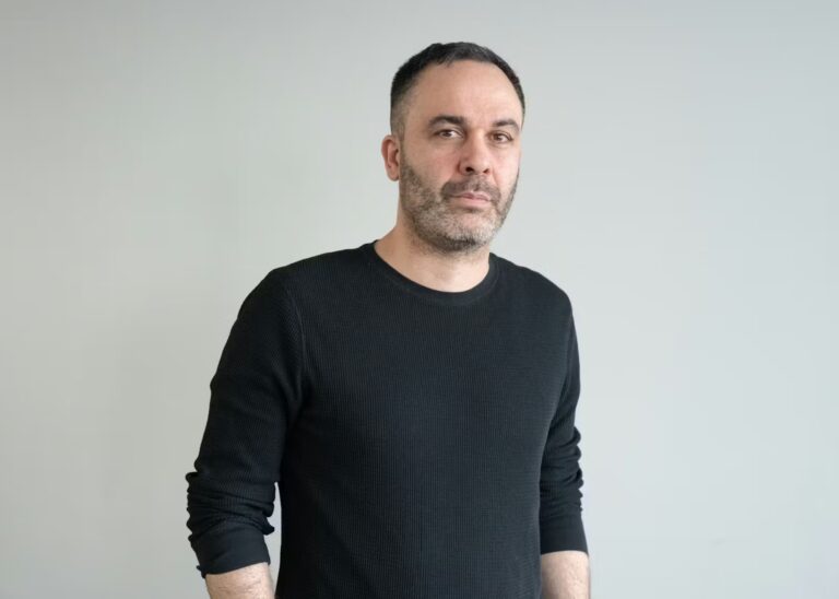 «Δεν μπορούμε πλέον να ταΐσουμε τα παιδιά μας»: Οι γερμανικές αρχές δεσμεύουν τους λογαριασμούς της συζύγου δημοσιογράφου επειδή κάλυψε θέματα για την Παλαιστίνη σε ένα ρωσικό ειδησεογραφικό μέσο