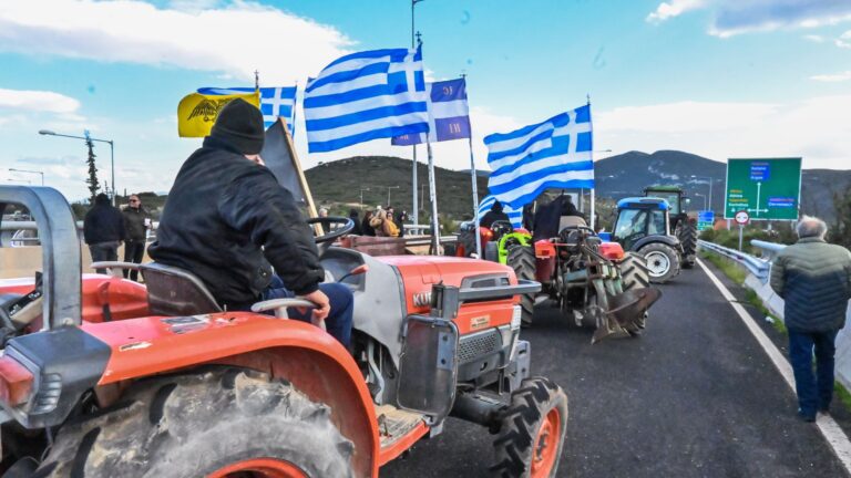 51,3 δισ. ευρώ χρωστούν στον ΕΦΚΑ αγρότες και μικρομεσαίοι – 300.000 άνθρωποι χωρίς σύνταξη λόγω χρεών στον ΕΦΚΑ