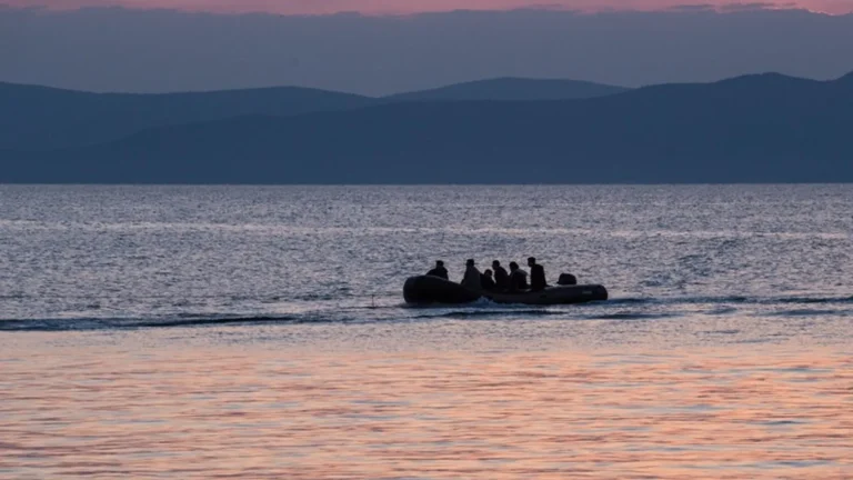 Κρήτη: Ξεψυχούσαν από πείνα και δίψα μέσα στη βάρκα και τους πετούσαν έναν-έναν στη θάλασσα