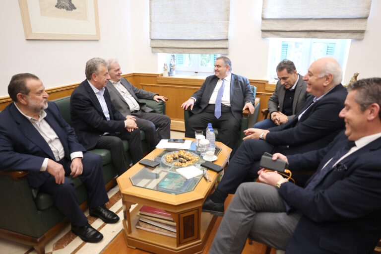 Συνάντηση Περιφερειάρχη Κρήτης και Δημάρχων με τον Υφυπουργό Εσωτερικών Βασίλη Σπανάκη για τις ανάγκες της Αυτοδιοίκησης