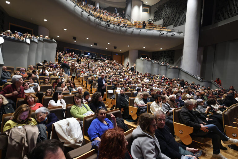Μεγάλη συμμετοχή και συγκινητικές στιγμές στην εκδήλωση της Περιφέρειας Κρήτης για την Παγκόσμια Ημέρα της Γυναίκας