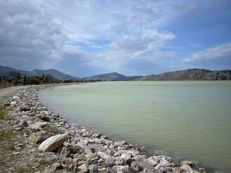 Υπερχείλιση στη Λιμνοδεξαμενή Αγίου Γεωργίου στο Οροπέδιο Λασιθίου