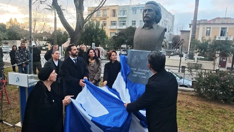 Χανιά: Ο «Αρχάγγελος» της Κρήτης Νίκος Ξυλούρης «ριζώνει» στο Πάρκο Άλκηστις Αγοραστάκη