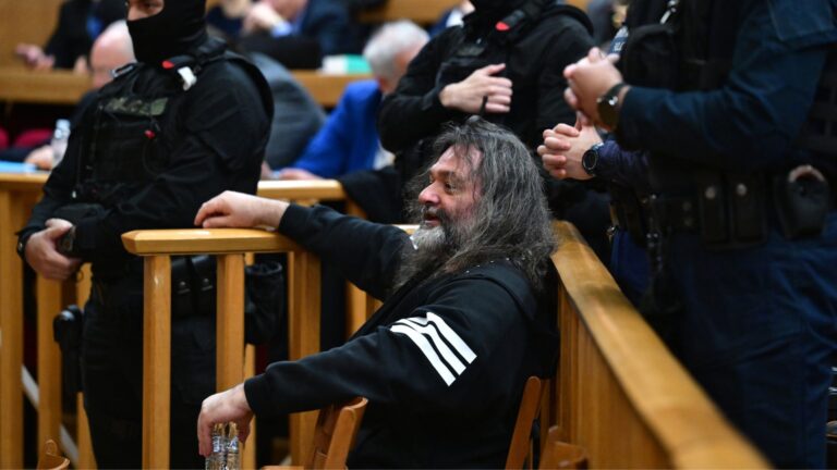 Δίκη Χρυσής Αυγής: Απόρριψη όλων των ελαφρυντικών πρότεινε η εισαγγελέας – Επίθεση Λαγού στην έδρα