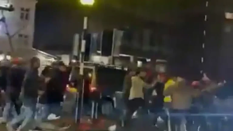 Χάος στο Λονδίνο: Βίαιες συγκρούσεις υποστηρικτών και αντιπάλων του ιρανικού καθεστώτος έξω από τζαμί