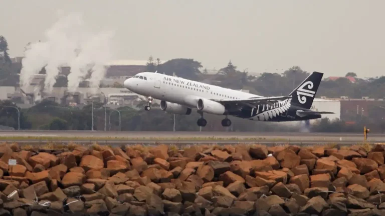 Η Νέα Ζηλανδία περιορίζει τη χρήση καυσίμων με νόμο του 1979 ενώ η κρατική Air New Zealand ακυρώνει 1.100 πτήσεις