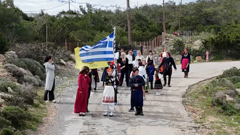 25η Μαρτίου: Αποκλείστηκαν στη Γαύδο 21 μαθητές από τη Βούλα που παρέλασαν στο ακριτικό νησί