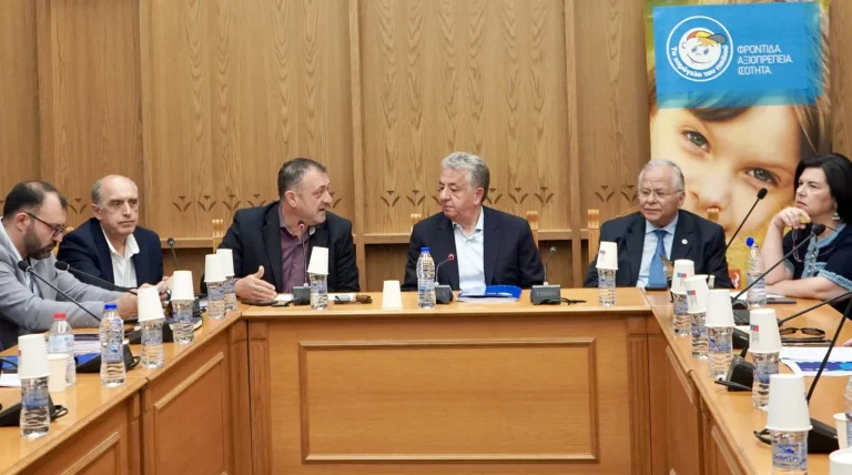Αρναουτάκης: «Δημιουργούμε ένα ισχυρό δίκτυο προστασίας για κάθε παιδί στην Κρήτη»
