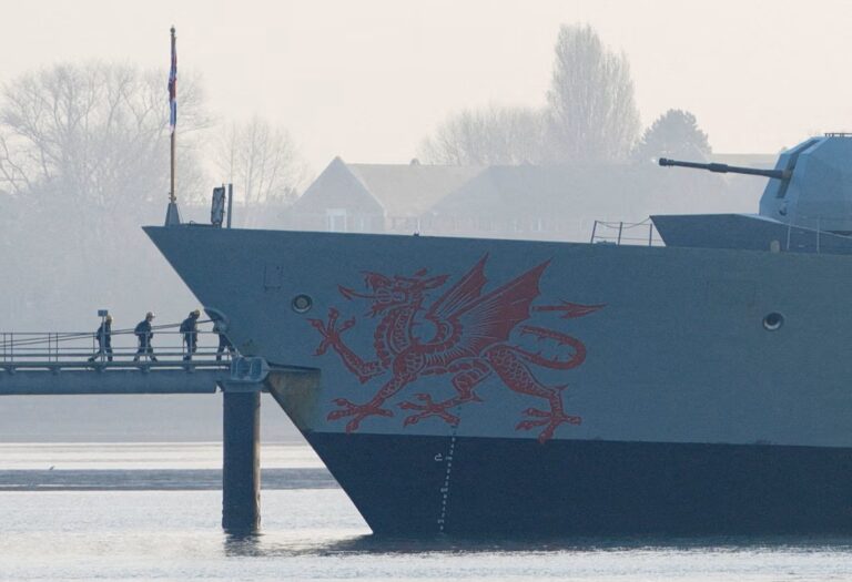 Τι συνέβη με το βρετανικό αντιτορπιλικό HMS Dragon που βρέθηκε τις τελευταίες δύο εβδομάδες στην Κρήτη;