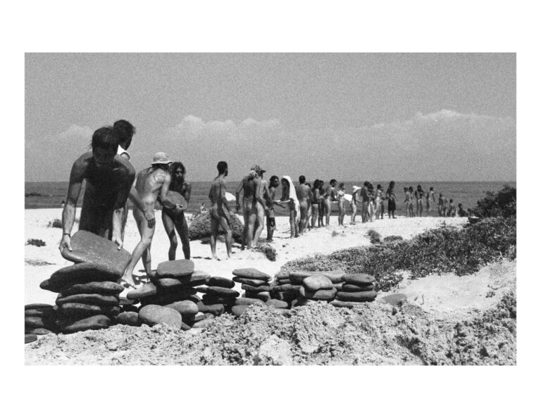 Γαύδος: Μέτωπο αντιδράσεων για τις κατεδαφίσεις στις παραλίες – Σύγκρουση «νομιμότητας» και εναλλακτικής κουλτούρας