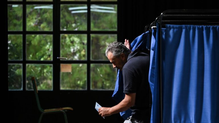 RealPolls: Ο ΟΠΕΚΕΠΕ φθείρει τη ΝΔ – Πάνω από 15% το ΠΑΣΟΚ, 5,4% το ΜέΡΑ25 πάνω από τον ΣΥΡΙΖΑ