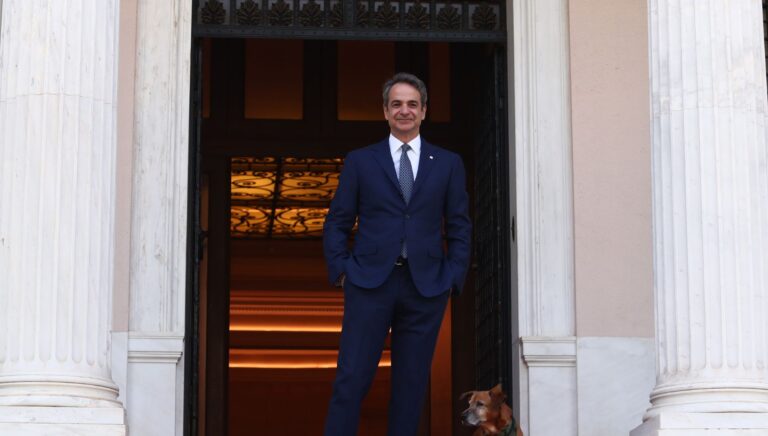 «Ανακουφισμένος» που Τραμπ και Μελάνια είναι ασφαλείς, δήλωσε ο Μητσοτάκης