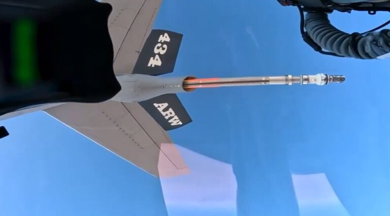 Επιχειρήσεις στο Ιράν: Ο κομβικός ρόλος της Σούδας και των ΗΠΑ στον εναέριο ανεφοδιασμό των ισραηλινών F-16