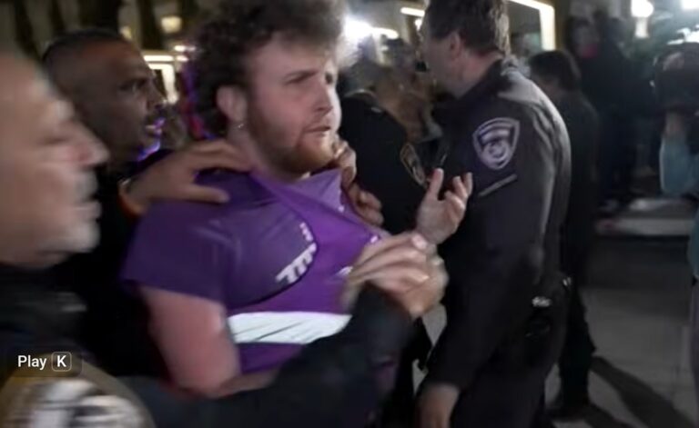 Τελ Αβίβ: Αντιπολεμικές διαδηλώσεις και συγκρούσεις με την αστυνομία υπό τη σκιά της κλιμάκωσης με το Ιράν