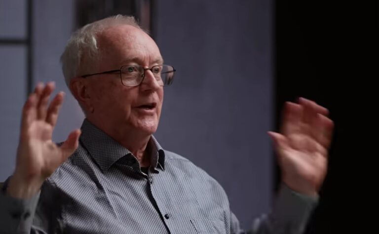 Καθηγητής Στιβ Κιν: «Ο πόλεμος στο Ιράν απειλεί τον πλανήτη» – Τα πέντε σενάρια για την κατάληξη του πολέμου