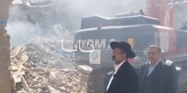 Συναγωγή στην Τεχεράνη «καταστράφηκε ολοσχερώς» σε αμερικανο-ισραηλινή επίθεση – Βίντεο από την επίσκεψη του σοκαρισμένου Ραβίνου