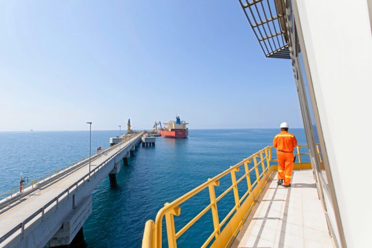 Έκθεση καταγγέλλει Έλληνες εφοπλιστές για μυστικές μεταφορές πετρελαίου, άνθρακα και στρατιωτικού υλικού στο Ισραήλ