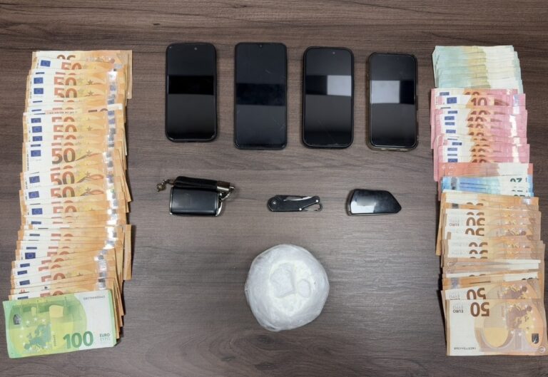 Συνελήφθησαν τρεις ημεδαποί για διακίνηση κοκαΐνης στο Ρέθυμνο – Κατασχέθηκαν 119 γραμμάρια και 3.800 ευρώ