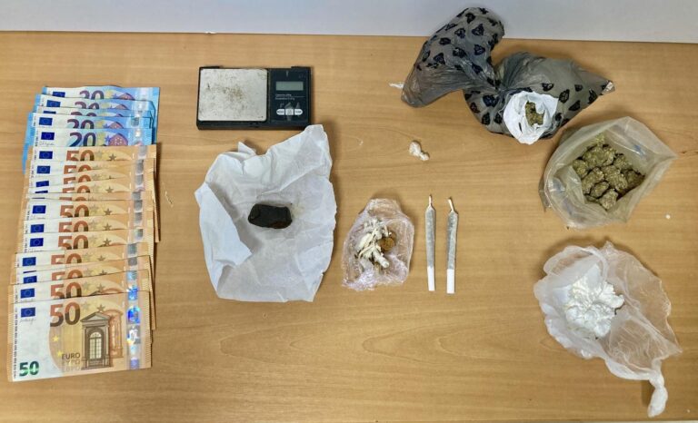 Σύλληψη 28χρονου στα Χανιά για διακίνηση ναρκωτικών – Κατασχέθηκαν κοκαΐνη, κάνναβη και MDMA