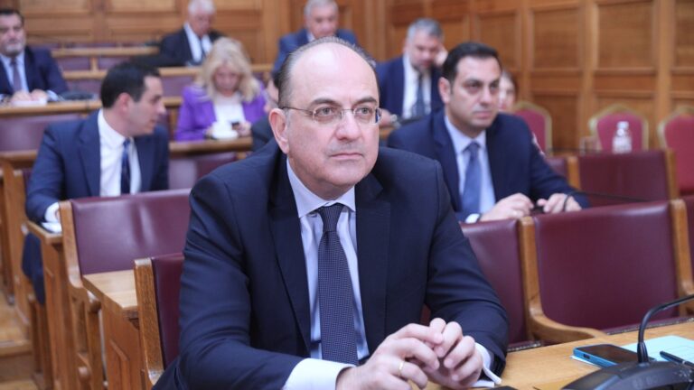 Μακάριος Λαζαρίδης: Το παρασκήνιο της παραίτησης