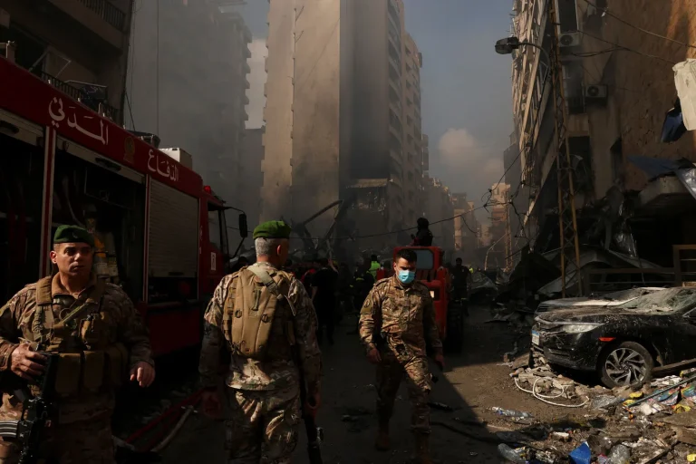 Πρωθυπουργός του Λιβάνου: Το Ισραήλ σκοτώνει «ανυπεράσπιστους αμάχους» – 10 νεκροί από πυραυλική επίθεση σε νεκροταφείο εν ώρα κηδείας