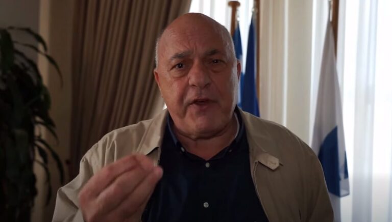 Ο άνθρωπος που ο Βολιώτες εξέλεξαν Δήμαρχο λέει: «Τι μας νοιάζει εμάς εάν ο Λαζαρίδης ή ο κάθε Λαζαρίδης έχει πτυχίο ή δεν έχει;»