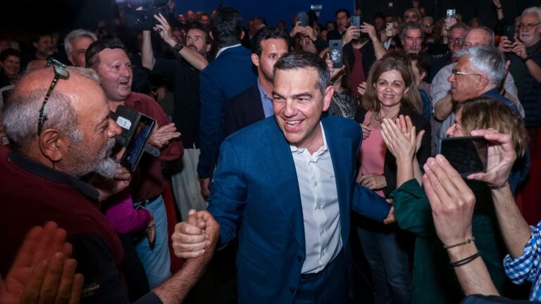 Τσίπρας από Κρήτη: “Λέμε όχι στην εμπλοκή της Σούδας. Λέμε όχι στη γενοκτονία στη Γάζα. Ο Μητσοτάκης έχει αποδεχτεί τον ρόλο του υπάκουου, όχι του αξιόπιστου σύμμαχου”