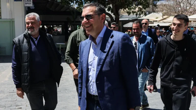 Στο Ηράκλειο ο Τσίπρας: Συνάντηση με Καλοκαιρινό, εκπαιδευτικούς και άρωμα… ΟΦΗ – Παρακολουθήστε ζωντανά την ομιλία του