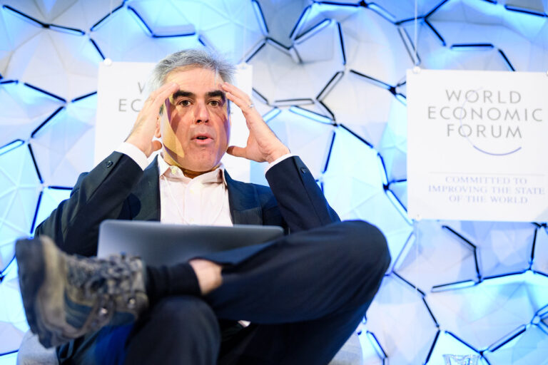 “Προσοχή στην προσοχή σας!”: Το μήνυμα του Jonathan Haidt στους αποφοίτους της Gen Z