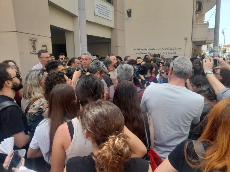 Χρ. Μπέλμπας στη διαμαρτυρία για τις διώξεις μαθητών του Μουσικού Σχολείου: Πρωτόγνωρη εξέλιξη για τα δεδομένα της περιοχής – “Τα ζητήματα αυτά δε λύνονται με αυταρχισμό και τρομοκρατία”