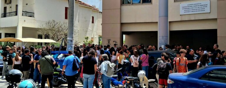 Μ. Συντυχάκης στην κινητοποίηση για τη δίωξη των μαθητών του Μουσικού Σχολείου: “Η κ. Ζαχαράκη, παρείχε ρητή διαβεβαίωση πως θα κινηθούν οι διαδικασίες για την άμεση άρση της εισαγγελικής κλήσης”
