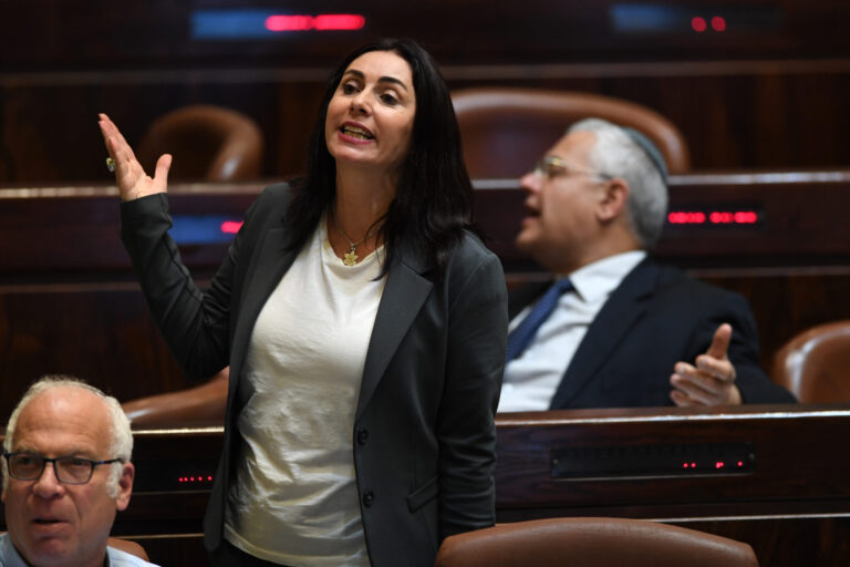 Η Υπουργός Μεταφορών του Ισραήλ πανηγυρίζει: Τους βάζουμε και ακούνε σε λούπα τον εθνικό ύμνο του Ισραήλ