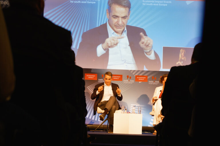 Κυριάκος Μητσοτάκης από το συνέδριο του Economist στα Χανιά: “Προετοιμαζόμαστε για μία 3η θητεία. Οι Έλληνες επιστρέφουν από το εξωτερικό, κάποιοι δυσκολεύονται” | Φωτορεπορτάζ