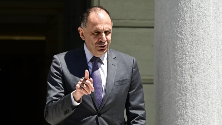 Γεραπετρίτης: Προτιθέμεθα να αναλάβουμε ενεργό ρόλο για τα Στενά του Ορμούζ – ΚΚΕ: «Η κυβέρνηση δεν έχει εξουσιοδότηση να σύρει τον λαό στο σφαγείο»