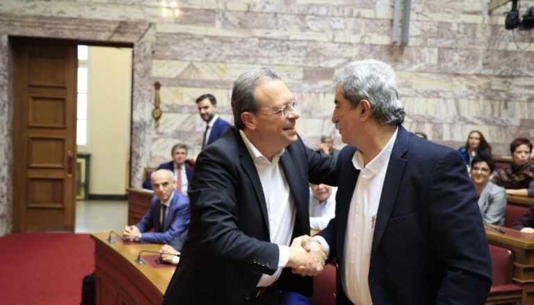 “Ειναι κλαυσιγελως η κατασταση!”, αλλά “θα αντέξουμε”, λέει ο Πολάκης παρά “την απεριγραπτη στην παγκοσμια πολιτικη ιστορια αποφαση” του ΣΥΡΙΖΑ