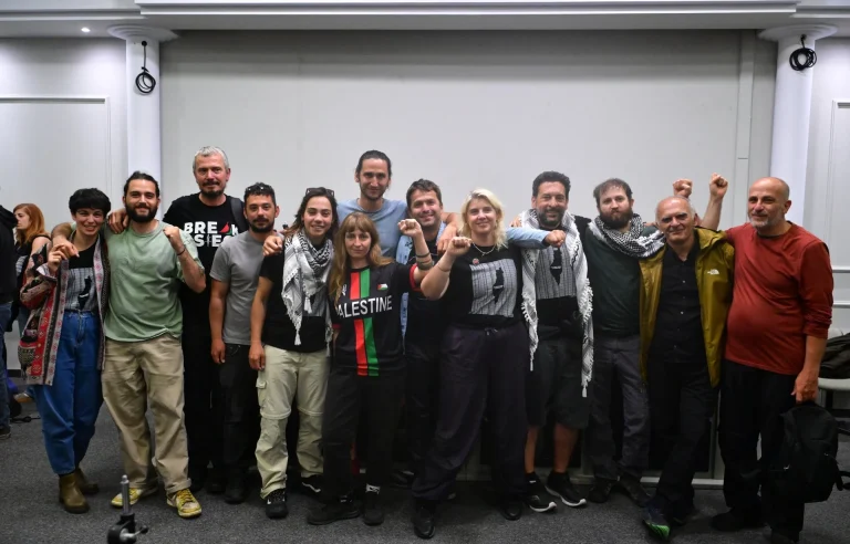 «Το Ισραήλ δημιούργησε πλωτή μονάδα βασανιστηρίων για εμάς»: Καταγγελίες από τους ακτιβιστές του στολίσκου για τη Γάζα