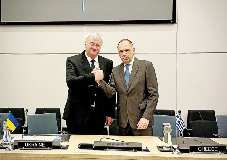 Εθνική ξεφτίλα: Ο υπουργός Εξωτερικών της Ουκρανίας, Αντρέι Σίμπιχα αρνήθηκε επικοινωνία με τον Γεραπετρίτη για τα ουκρανικά drones – “Όλοι γνώριζαν” εκτός από τους Έλληνες