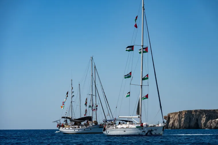 Global Sumud Flotilla: Απόπλους από τη Σύρο με προορισμό τη Γάζα υπό το βάρος των συλλήψεων και της περιφερειακής κρίσης