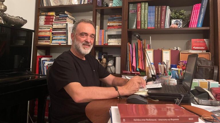 Το φονικό τρολάρισμα του στενού συνεργάτη του Πολάκη για το νέο κόμμα Τσίπρα: Mην λέτε στον κόσμο “γεια σας είμαστε από την ΕΛΑΣ”
