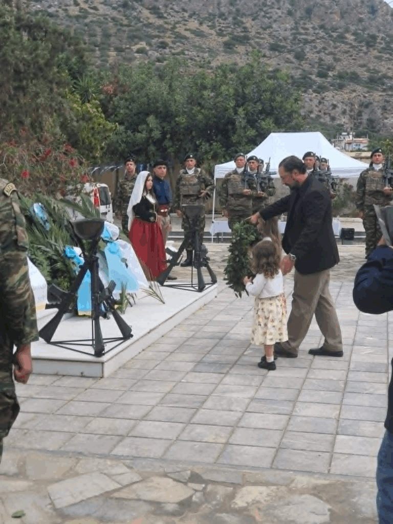 Κατάθεση στεφάνου στην Παλαιόχωρα για τη Μάχη της Κρήτης από τον Σύλλογο «Ο Άγιος Χριστόφορος»