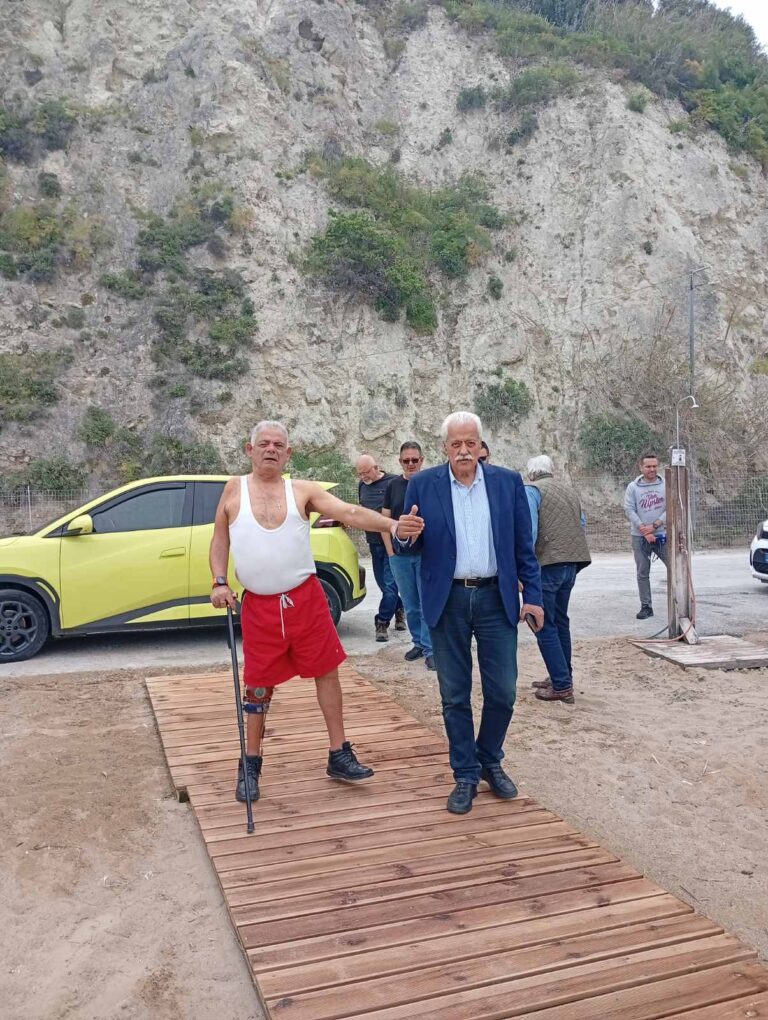 Αποκόρωνας: Δύο νέα συστήματα αυτόνομης πρόσβασης ΑμεΑ στη θάλασσα