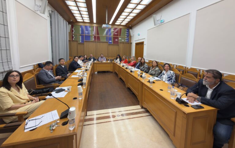 Κινεζική αντιπροσωπεία στην Περιφέρεια Κρήτης για πρωτογενή τομέα και εξαγωγές