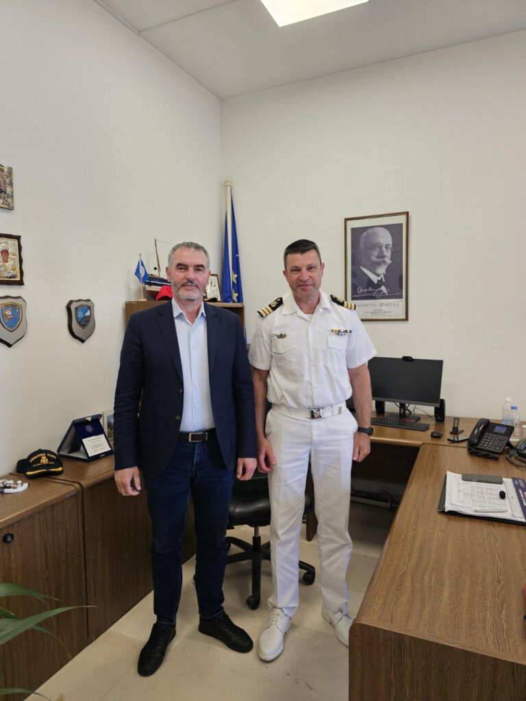 Επίσκεψη Μανόλη Χνάρη στο Λιμεναρχείο Ρεθύμνου για τα προβλήματα του Λιμενικού Σώματος
