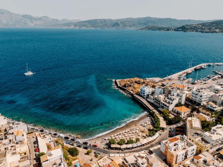 Κρήτη: Περαιτέρω τουριστικοποίηση με έργα-μαμούθ 2,2 δισ. ευρώ