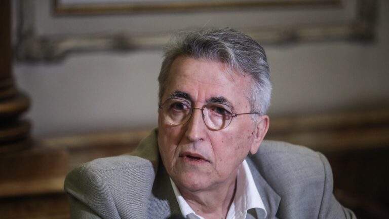 ΓΣΕΕ: Με τη στήριξη της κυβερνητικής ΔΑΚΕ και του ΠΑΣΟΚ ξανά πρόεδρος ο Παναγόπουλος – Πώς μοίρασε τις θέσεις η πρασινογάλανη συμμαχία