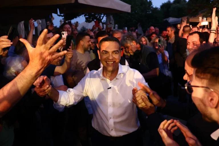 Τσίπρας: Αρχίζει τις εξορμήσεις, ετοιμάζει τα προσωρινά όργανα – Ο Φάμελλος λέει ότι η ΕΛΑΣ είναι η συνέχεια του ΣΥΡΙΖΑ όμως… δε συμφωνεί ο Τσίπρας