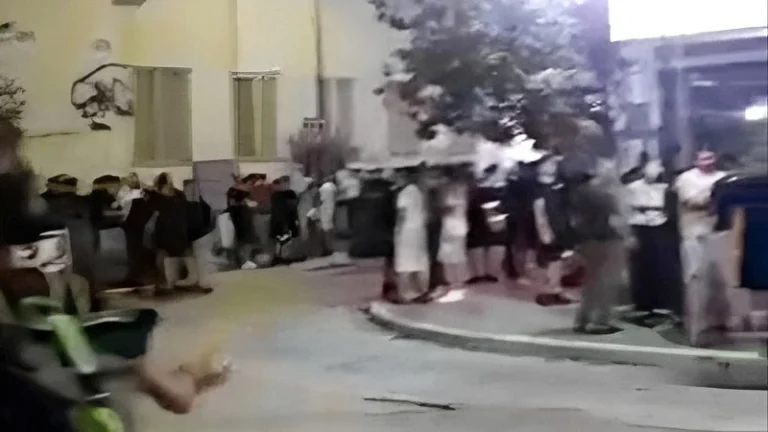 Ομάδα ανηλίκων εκφοβίζει, πετάει αυγά, εξυβρίζει και φωνάζει φασιστικά συνθήματα στο κέντρο της Αλεξανδρούπολης