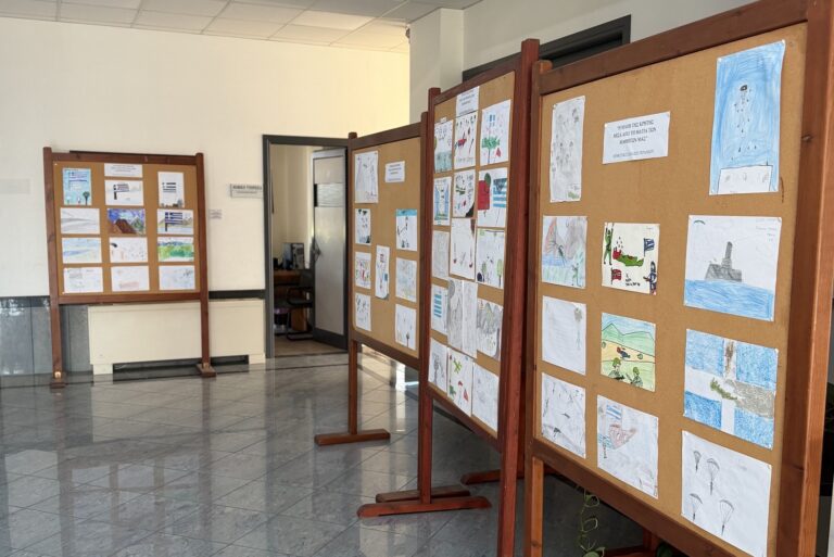 Έκθεση μαθητικών ζωγραφιών για την 85η Επέτειο της Μάχης της Κρήτης στο Δημαρχείο Πλατανιά